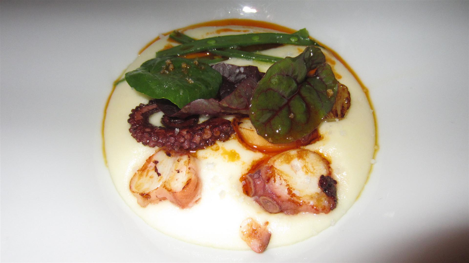Restaurante en Valencia Smoked potato mash with squid